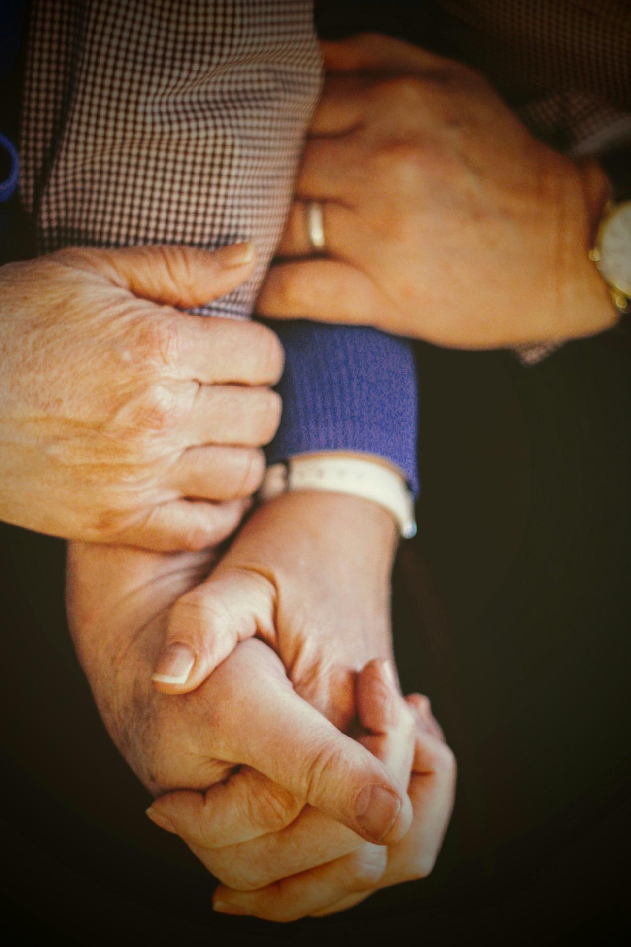 family-members-holding hands